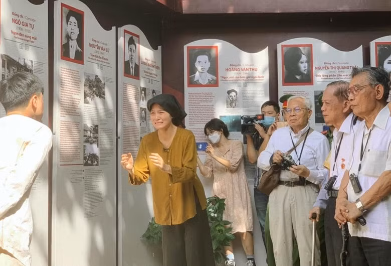 trung bay cung tram thang 7 tai di tich lich su nha tu hoa lo hinh 3