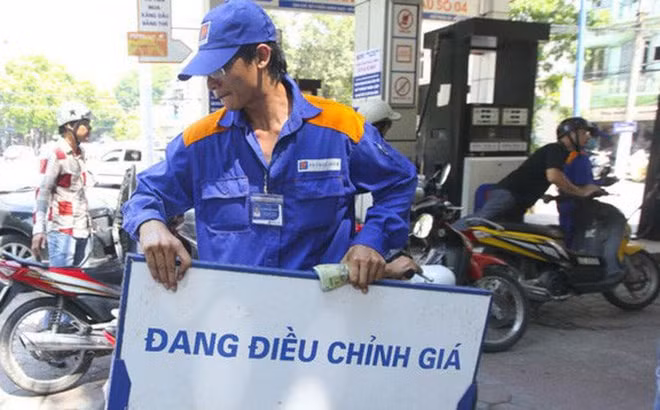 gia xang giam soc 3600 dong lit tu 15h hinh 1
