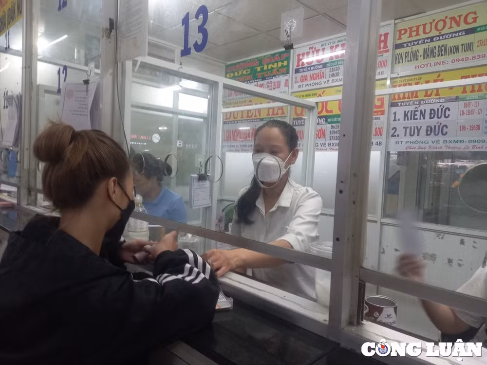 tinh hinh ban ve dien tu tai cac ben xe o tp hcm gio ra sao hinh 4