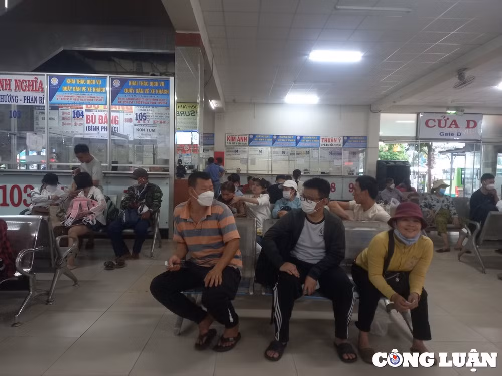 tinh hinh ban ve dien tu tai cac ben xe o tp hcm gio ra sao hinh 5