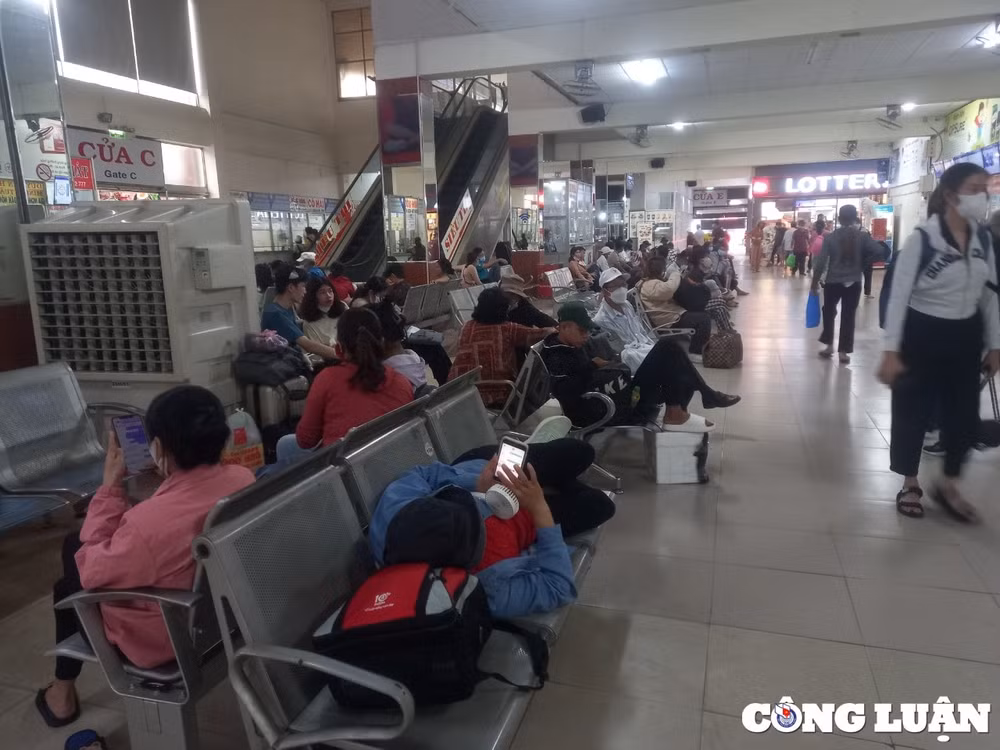 tinh hinh ban ve dien tu tai cac ben xe o tp hcm gio ra sao hinh 2