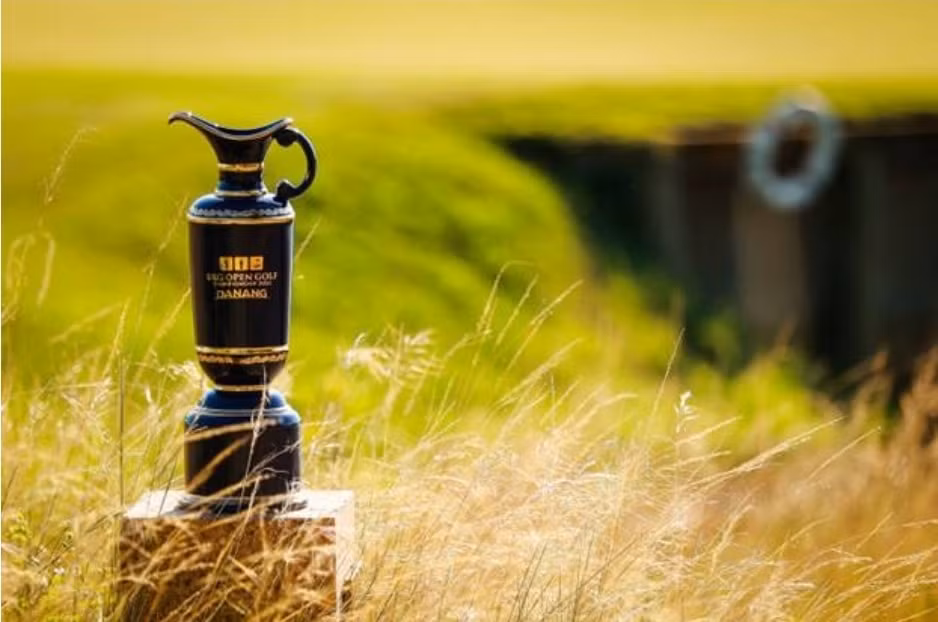 can canh chiec cup doc dao cua giai brg open golf championship da nang 2022 hinh 1