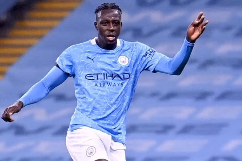dau cham het cho hau ve benjamin mendy o clb man city hinh 1
