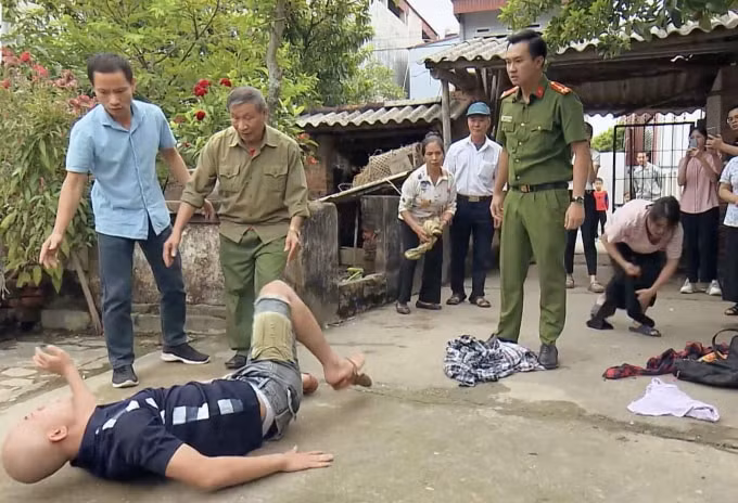pho trong lang tap 8 nam dung dung khi gap lai nguoi yeu cu hinh 1