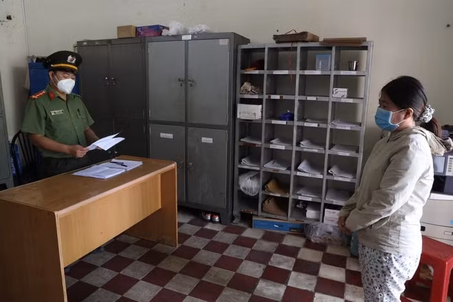 tay ninh khoi to chu quan com lam lay lan dich covid 19 cho hon 100 nguoi hinh 1