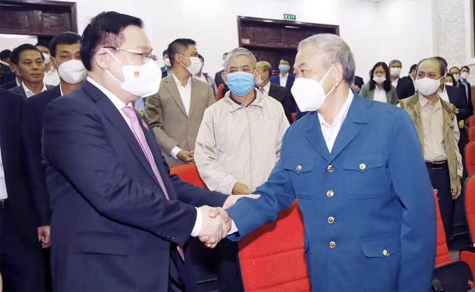 y kien cua cac dai bieu quoc hoi bam sat hoi tho doi song va nhung van de cu tri quan tam hinh 2