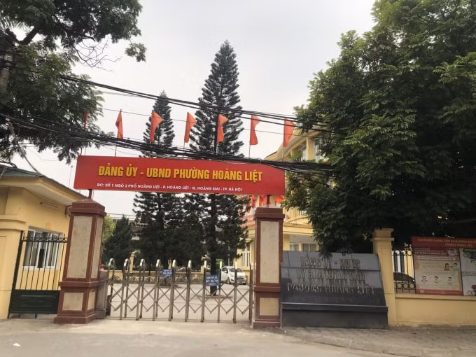 ha noi tam dung hoat dong tru so ubnd phuong hoang liet vi ca covid 19 hinh 1
