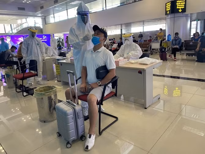 ha noi kiem tra giam sat doi voi hanh khach den san bay quoc te noi bai hinh 1