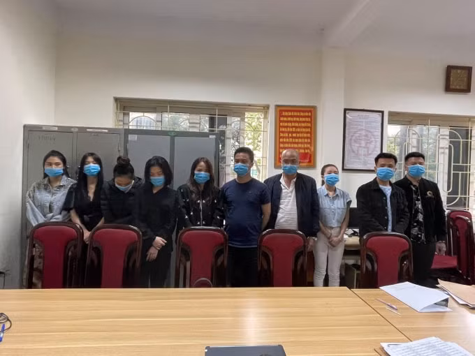 quan bar nup bong ca phe ban bong cuoi bat nhac manh cho khach choi ma tuy thau dem hinh 1