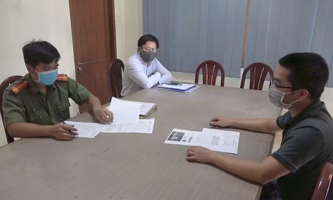 tien giang xu phat nam thanh nien mao danh fanpage vtv1 de phat tan tin gia hinh 1