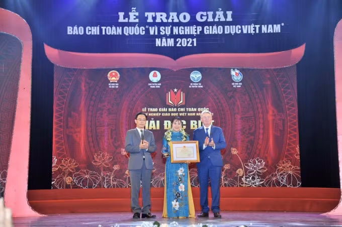 di ve phia tam dich de trong them nhieu trai tim nhan ai hinh 1
