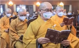 Sau nghi lễ đại chúng, mọi người cùng đọc Kinh Di Đà để cầu siêu trong 45 phút. Sau đó diễn ra lễ cúng tiến linh để mời cơm cho các vong hồn.