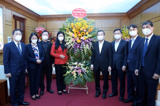 chu tich ha noi chuc mung uy ban mttq viet nam thanh pho nhan ngay truyen thong hinh 1