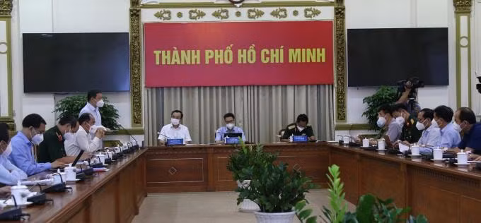 bi thu tp hcm can xa hoi hoa thuoc dieu tri de nguoi dan de dang tiep can hinh 1