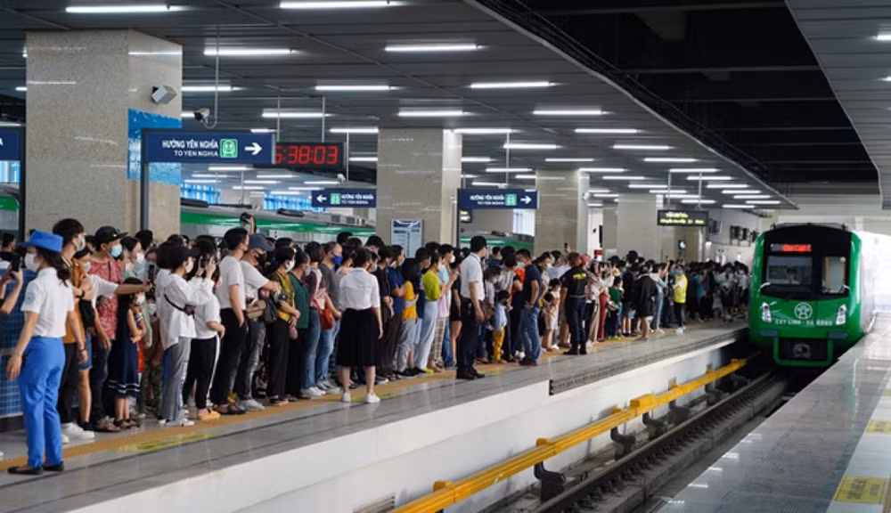 ha noi hon 160000 luot khach di tau cat linh ha dong sau 7 ngay van hanh hinh 1