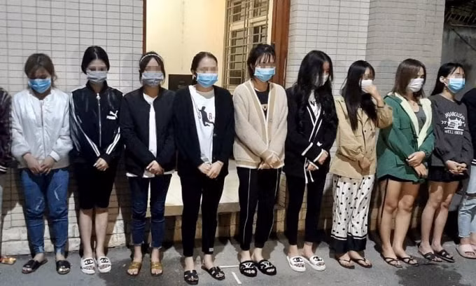 ha noi kiem tra quan karaoke chui phat hien 27 doi tuong duong tinh voi ma tuy hinh 1