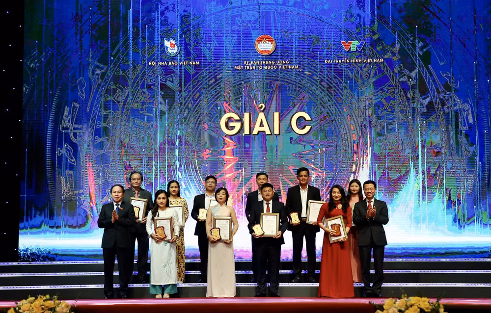 bao nha bao cong luan doat giai b giai bao chi toan quoc phong chong tham nhung tieu cuc lan thu ba hinh 7