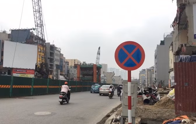 ha noi phuong tien di chuyen the nao khi rao chan duong vanh dai 2 hinh 1