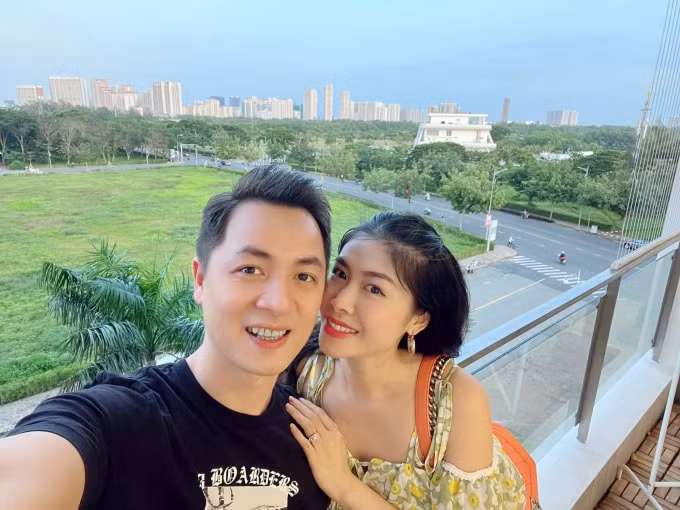 ky niem 8 nam ngay cuoi ca si dang khoi mua can ho cao cap o tphcm tang vo hinh 2