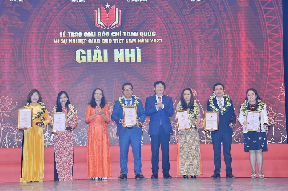 bao nha bao cong luan doat giai ba giai bao chi toan quoc vi su nghiep giao duc viet nam nam 2021 hinh 6