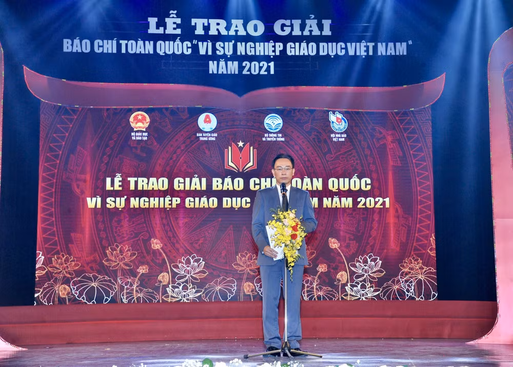 bao nha bao cong luan doat giai ba giai bao chi toan quoc vi su nghiep giao duc viet nam nam 2021 hinh 2