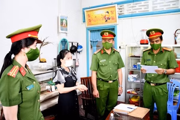 pho giam doc trung tam van hoa the thao tp tra vinh bi bat vi tham o tai san hinh 1