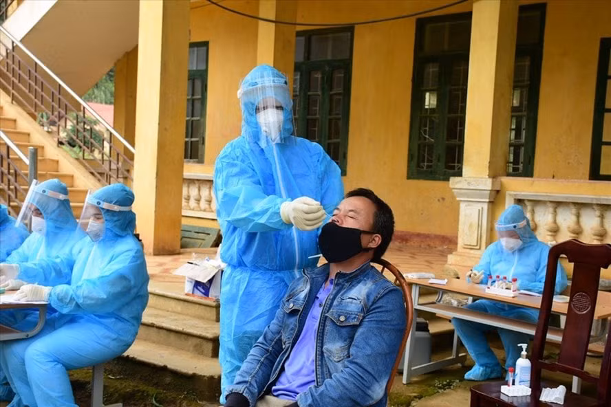 tuyen quang yeu cau giay xet nghiem voi nguoi den tu vung nguy co cao hinh 1