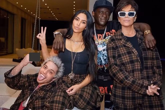 kim kardashian xac nhan chinh thuc hen ho voi ban trai kem 13 tuoi hinh 1