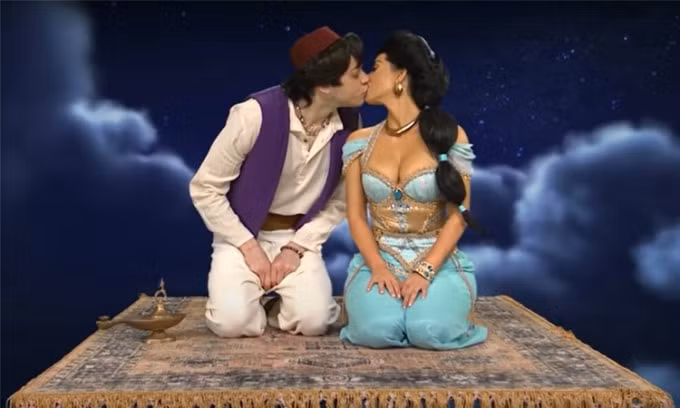 kim kardashian xac nhan chinh thuc hen ho voi ban trai kem 13 tuoi hinh 2