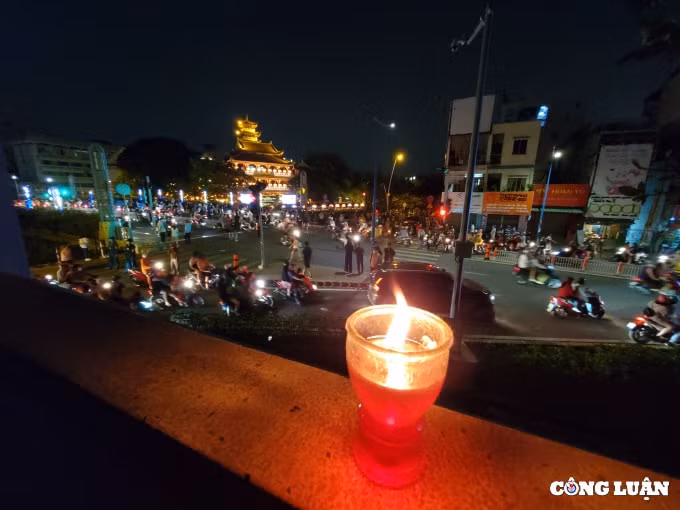 hang ngan nguoi dan tp hcm tha hoa dang tuong niem 23476 nguoi mat vi covid 19 hinh 5