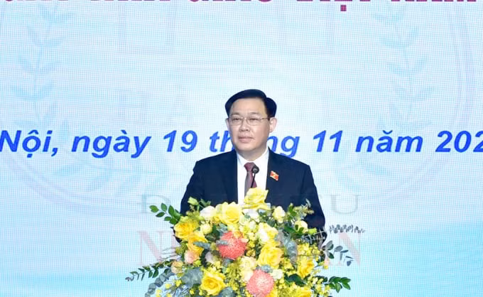 chu tich quoc hoi gsts vuong dinh hue tham va chuc mung truong dai hoc y ha noi nhan dip 20 11 hinh 2