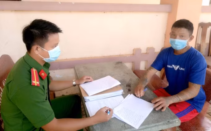 tinh co phat hien nguoi lam thue la doi tuong tron truy na chu nha van dong nguoi nay ra dau thu hinh 1