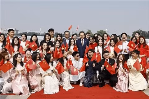 Lễ tiễn Chủ tịch Quốc hội Trần Thanh Mẫn tại Sân bay quốc tế Hàm Dương, TP Tây An, tỉnh Thiểm Tây. Ảnh: Doãn Tấn/TTXVN