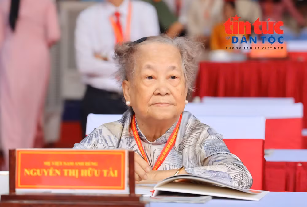 Mẹ Việt Nam Anh hùng Nguyễn Thị Hữu Tài (sinh năm 1940) là một tấm gương sáng ngời về lòng yêu nước, hiện đang sinh sống tại Thành phố Hồ Chí Minh.
