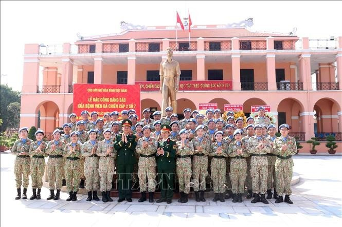 Cán bộ, chiến sĩ Bệnh viện Dã chiến cấp 2 số 7 hoàn thành nhiệm vụ gìn giữ hòa bình Liên hợp quốc tại Nam Sudan báo công dâng Bác tại Bảo tàng Hồ Chí Minh- Chi nhánh Thành phố Hồ Chí Minh (Bến Nhà Rồng).