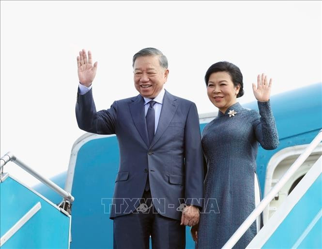 Tổng Bí thư, Chủ tịch nước Tô Lâm và Phu nhân rời Hà Nội, lên đường thăm Liên bang Nga, Cộng hòa Pháp và dự Hội nghị Thượng đỉnh Không gian vũ trụ tại Paris. Ảnh: Thống Nhất/TTXVN. 83.jpg