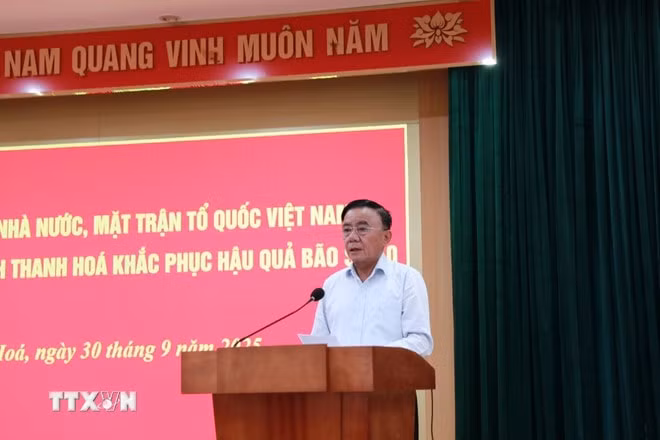ttxvn-thuong-truc-ban-bi-thu-tham-nhan-dan-tinh-thanh-hoa-bi-thiet-hai-do-bao-so-10-3009-2.jpg