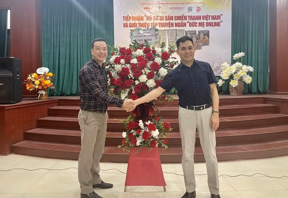 nha van nha bao dang vuong hanh tri an cuoc doi qua nhung trang viet hinh 4