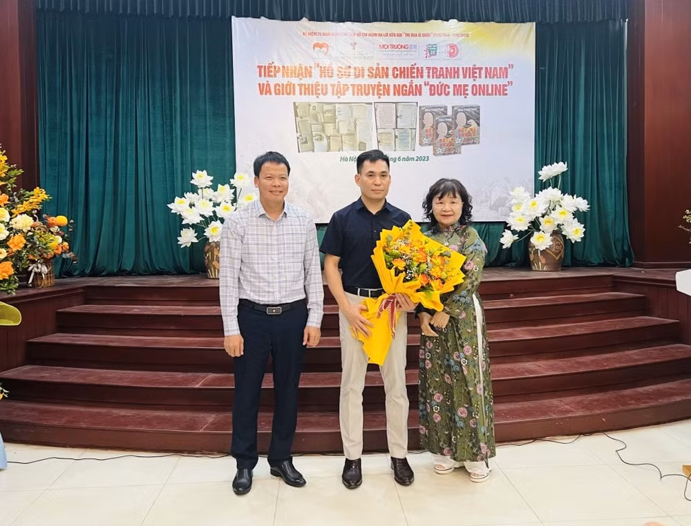 nha van nha bao dang vuong hanh tri an cuoc doi qua nhung trang viet hinh 1