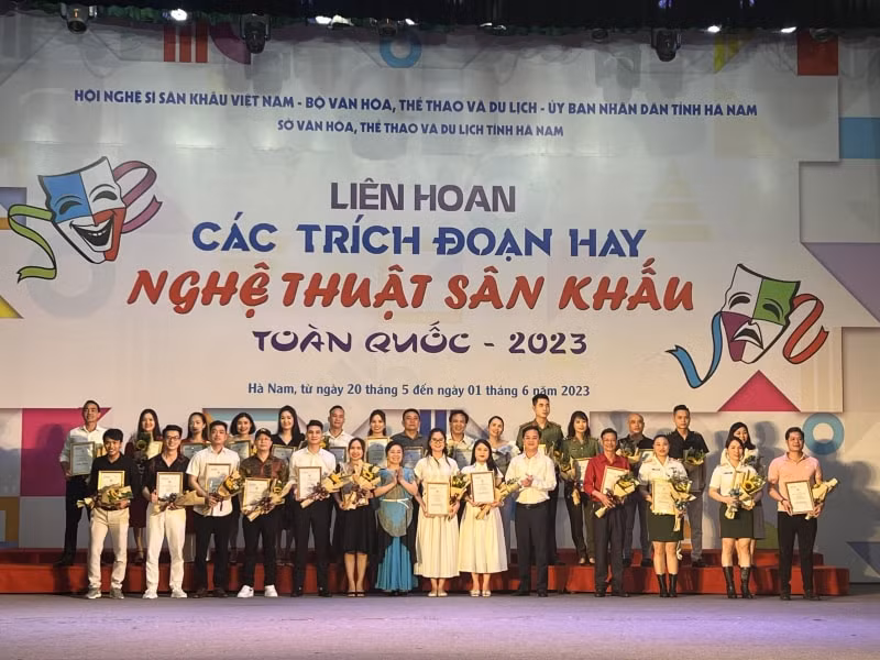 54 huy chuong vang va nhieu giai thuong duoc trao tai lien hoan san khau ha nam hinh 4