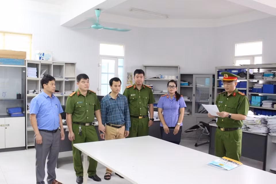 bat pho gd trung tam truong dh tay bac lap gia chung tu quyet toan khong gan 2 ty dong hinh 1