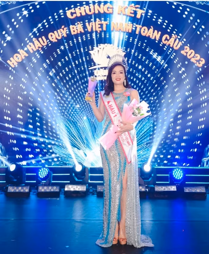 doanh nhan nguyen thi han gianh vuong mien hoa hau quy ba viet nam toan cau 2023 hinh 3