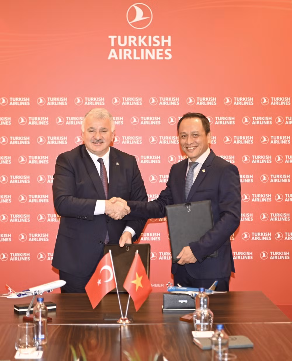 turkish airlines va vietnam airlines ky ket hop tac lien danh hinh 1
