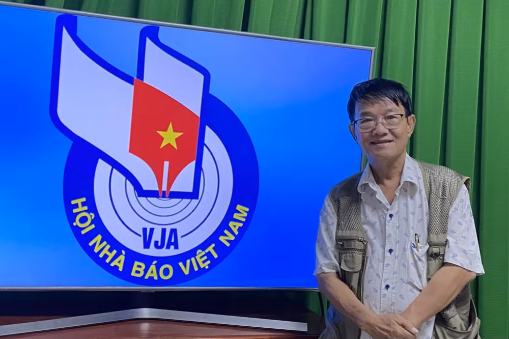 40 nam di yeu va viet cua nha bao huynh dung nhan hinh 2