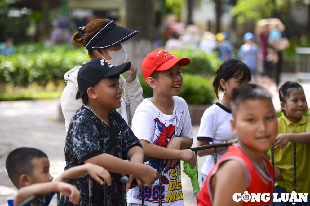 hon 5000 luot nguoi den vuon thu ha noi ngay quoc te thieu nhi 1 6 hinh 4