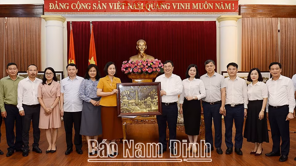 tang cuong hop tac tuyen truyen giua thong tan xa viet nam va tinh nam dinh hinh 1