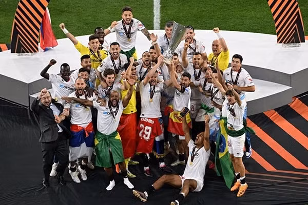 thang roma cua mourinho sevilla lan thu 7 vo dich europa league hinh 3