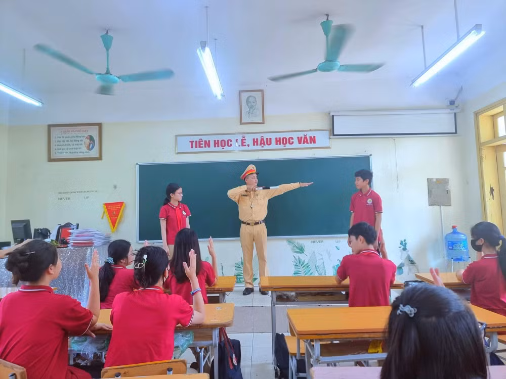 tang cuong dam bao an toan giao thong cho hoc sinh hinh 1