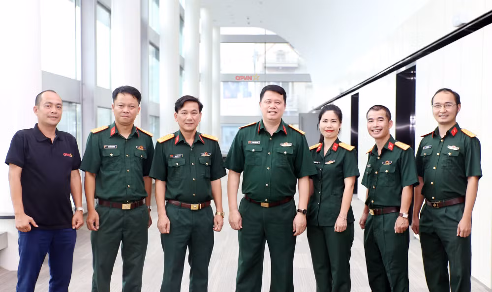 phim tai lieu tu dien hong den tan trao dua tinh than dien hong xua de noi chuyen thoi luan hom nay hinh 3