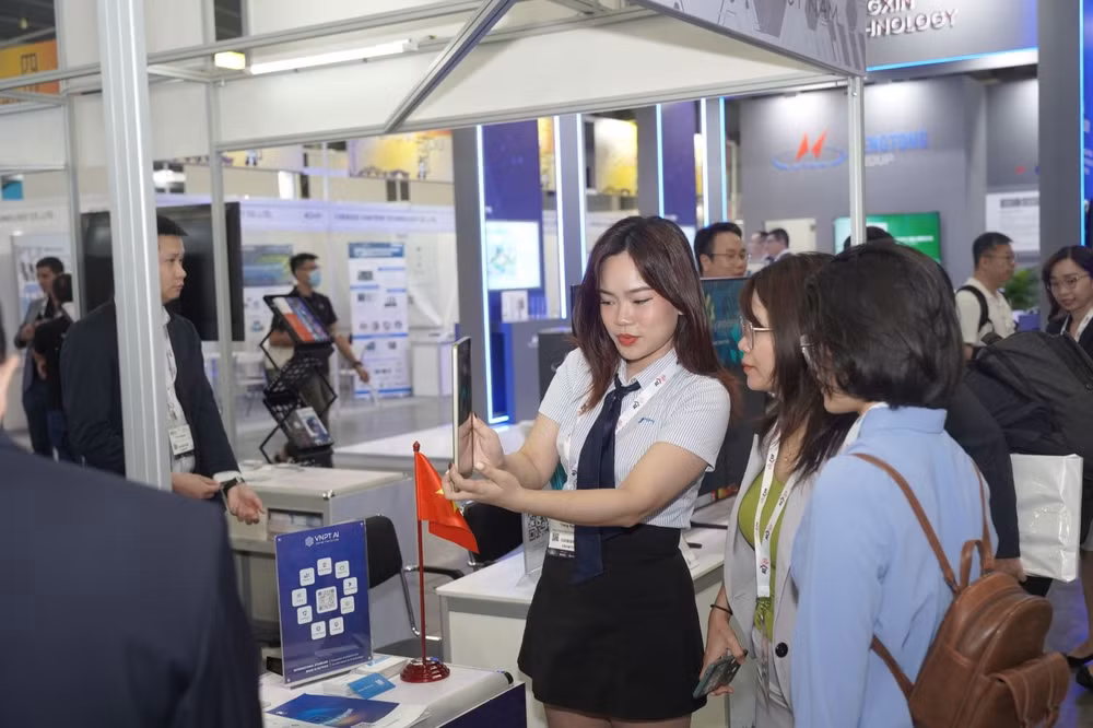 cong nghe sinh trac hoc khuon mat vnpt face id gay an tuong tai asia tech x singapore 2023 hinh 3